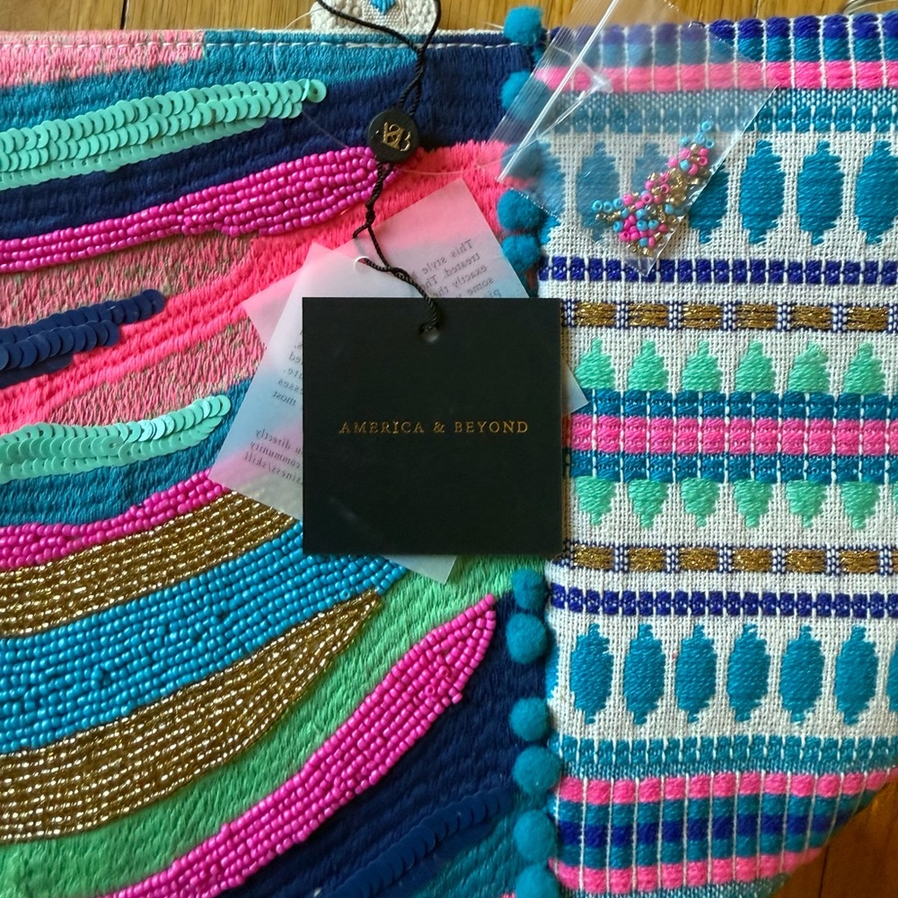 NWT America & Beyond Tote - Picture 4 of 5